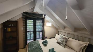 4 bedrooms, desk, iron/ironing board, WiFi