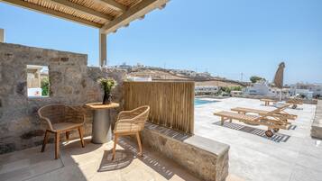 Deluxe Suite, 1 King Bed with Sofa bed, Non Smoking, Sea View | Premium bedding, Select Comfort beds, minibar, in-room safe