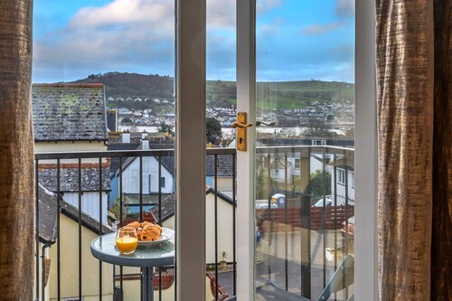 Apartment in Teignmouth Near River Beach