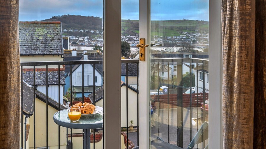 Apartment in Teignmouth Near River Beach