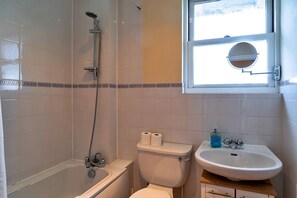 Apartment | Bathroom - Apartment in Teignmouth Near River Beach (Teignmouth)