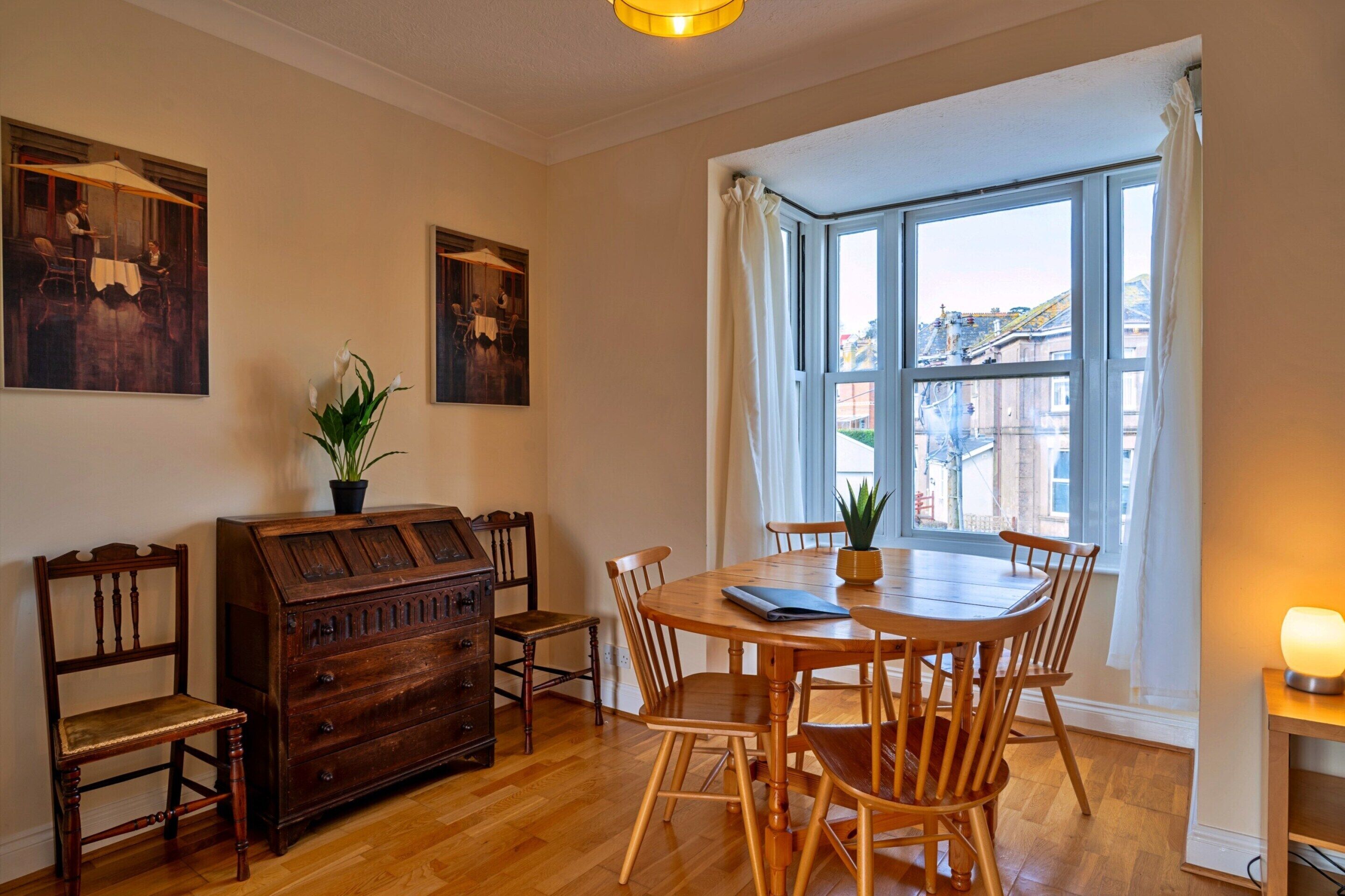 Apartment | Dining