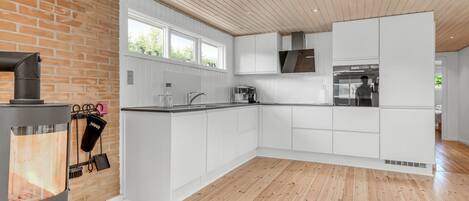 Réfrigérateur, four à micro-ondes, lave-vaisselle