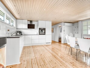 Fridge, microwave, dishwasher, cookware/dishes/utensils