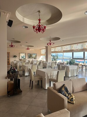 Restaurant - Hotel Aurelis (Kashar)
