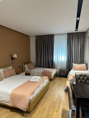 Family Quadruple Room | Individually decorated, laptop workspace, free WiFi, bed sheets - Hotel Aurelis (Kashar)