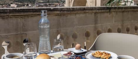 Suite Junior, vue ville | Terrasse/Patio
