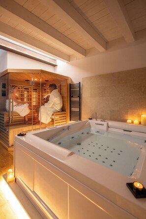 Executive Suite, City View | In-room safe, blackout curtains, free WiFi - Noto Boutique Hotel (Noto)