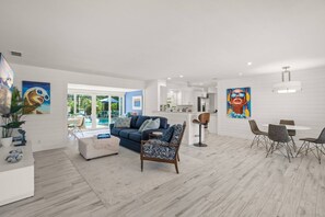 スマートテレビ、DVD プレーヤー、ステレオ