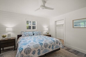 Peaceful and spacious with plush bedding and a serene retreat feel. - Outdoor Coastal Living: Pool, Hot Tub, Patio, Dock (Siesta Key)