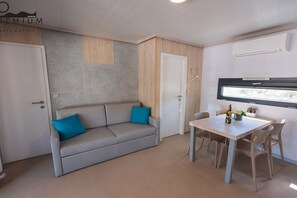 Interior - Charming Two-bedroom Mobile Homes Drage - Mobile Home with Sea View and Terrace (Drage)