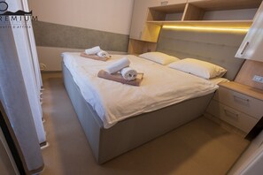 Iron/ironing board, free WiFi