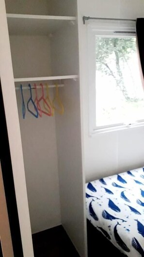 2 bedrooms, free WiFi, bed sheets - Modern mobile home, 4* campsite with swimming pool! (Saint-Brevin-les-Pins)