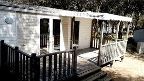 Terrace/patio - Modern mobile home, 4* campsite with swimming pool! (Saint-Brevin-les-Pins)