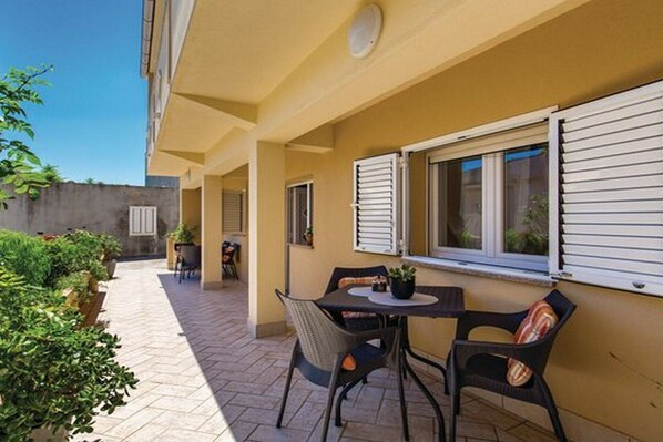 屋外ダイニングエリア