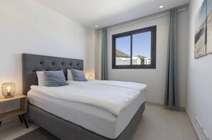 2 bedrooms, desk, iron/ironing board, WiFi (free) - Stylish Apartment with Large Terrace in Higueron (Fuengirola)