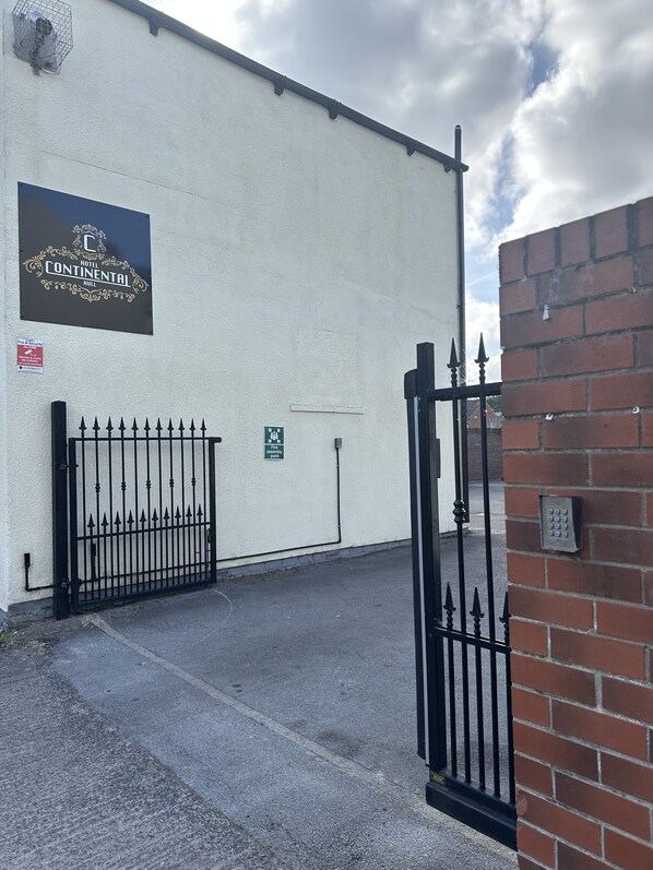 A hotel entrance with a sign for 'Continental Hotel Hull'. - continental hotel (Hull)