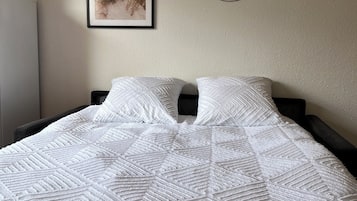 Free WiFi, bed sheets