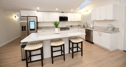 Effortless SD Getaway - Spacious Yard + Prime Location