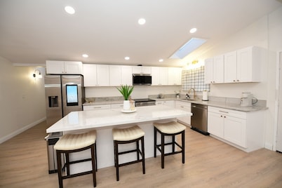 Effortless SD Getaway - Spacious Yard + Prime Location