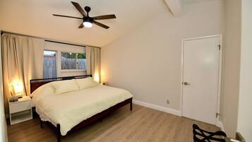 4 bedrooms, iron/ironing board, WiFi, bed sheets