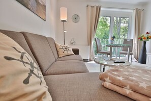 Unclassified image, 3 of 21, button