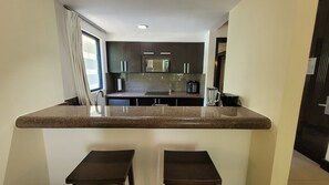 Microwave, oven, stovetop, coffee/tea maker - Very Good Vibes Apartmen in PdC, Steps from Beach (Playa del Carmen)