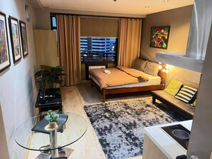Desk, iron/ironing board, WiFi, bed sheets - Modern Studio with Netflix in Enchanting Gramercy Makati (Makati)