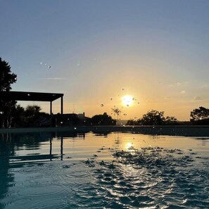 A swimming pool with a sunset in the background. - VILLA RINA GUEST HOUSE (Pesaro)