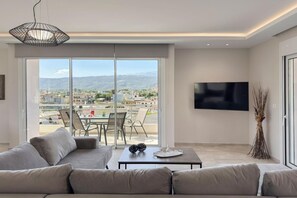 Smart TV, offices - Ardians Home, Be on Holidays (Chania)