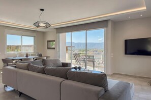 Smart TV, offices - Ardians Home, Be on Holidays (Chania)