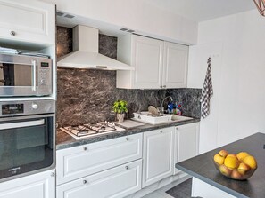 Réfrigérateur, micro-ondes, four, lave-vaisselle