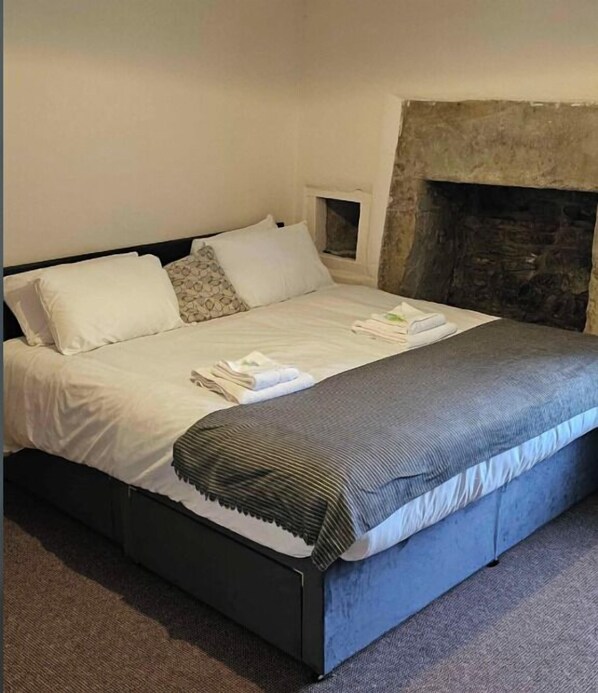 Fer et planche à repasser, Wi-Fi gratuit, draps fournis