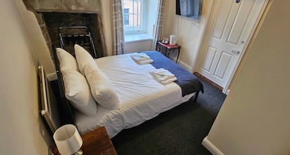 Double Room • Shared Bathroom • Free Wi-Fi • TV • Mold