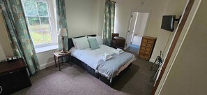 Iron/ironing board, free WiFi, bed sheets - Double Room • Bath Only • Free Wi-Fi • TV • Mold (Mold)