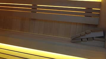 Kahden hengen comfort-huone, 1 parisänky, kaupunkinäköala | Kylpyhuone | Suihku, hiustenkuivaaja, pyyhkeet, saippua