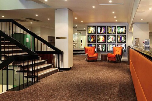 Sunday Winchester Wessex Cathedral Hotel | Compact