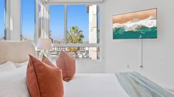 2 Schlafzimmer, Schreibtisch, Bügeleisen/Bügelbrett, Reisekinderbett