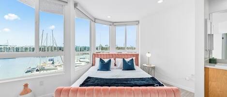 2 Schlafzimmer, Schreibtisch, Bügeleisen/Bügelbrett, Reisekinderbett
