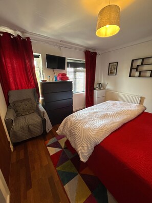 Unclassified image, 5 of 13, button - Room-king Size - Ensuite Room (London)