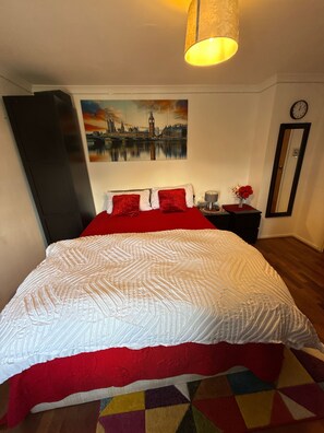 Unclassified image, 2 of 13, button - Room-king Size - Ensuite Room (London)