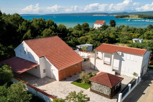 Four Bedroom Villa With Hot Tub