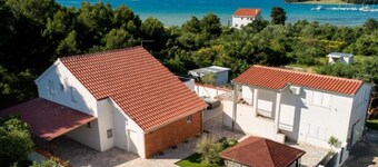 Four Bedroom Villa With Hot Tub