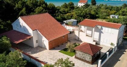 Four Bedroom Villa With Hot Tub