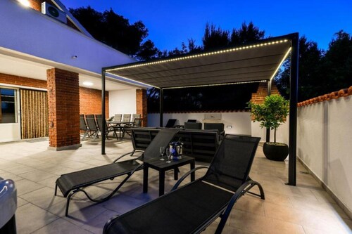 Four Bedroom Villa With Hot Tub