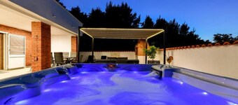 Four Bedroom Villa With Hot Tub