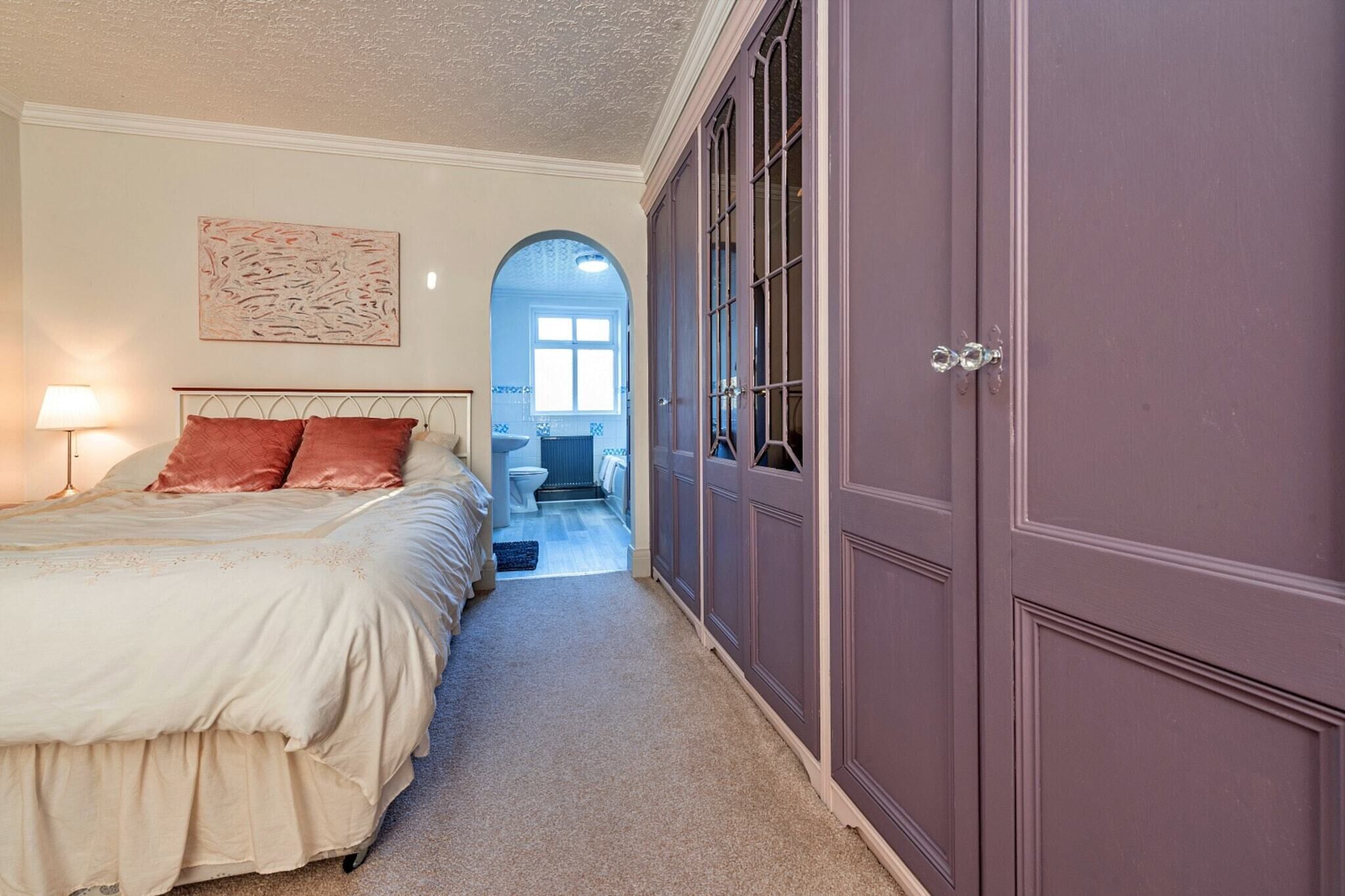 6 bedrooms, iron/ironing board, free WiFi