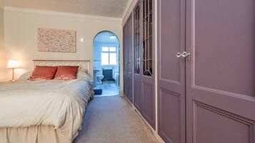 6 bedrooms, iron/ironing board, free WiFi
