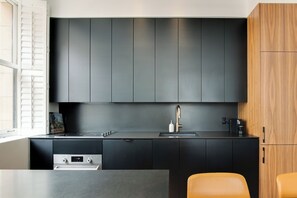 Mikrovågsugn, ugn, spishäll och diskmaskin