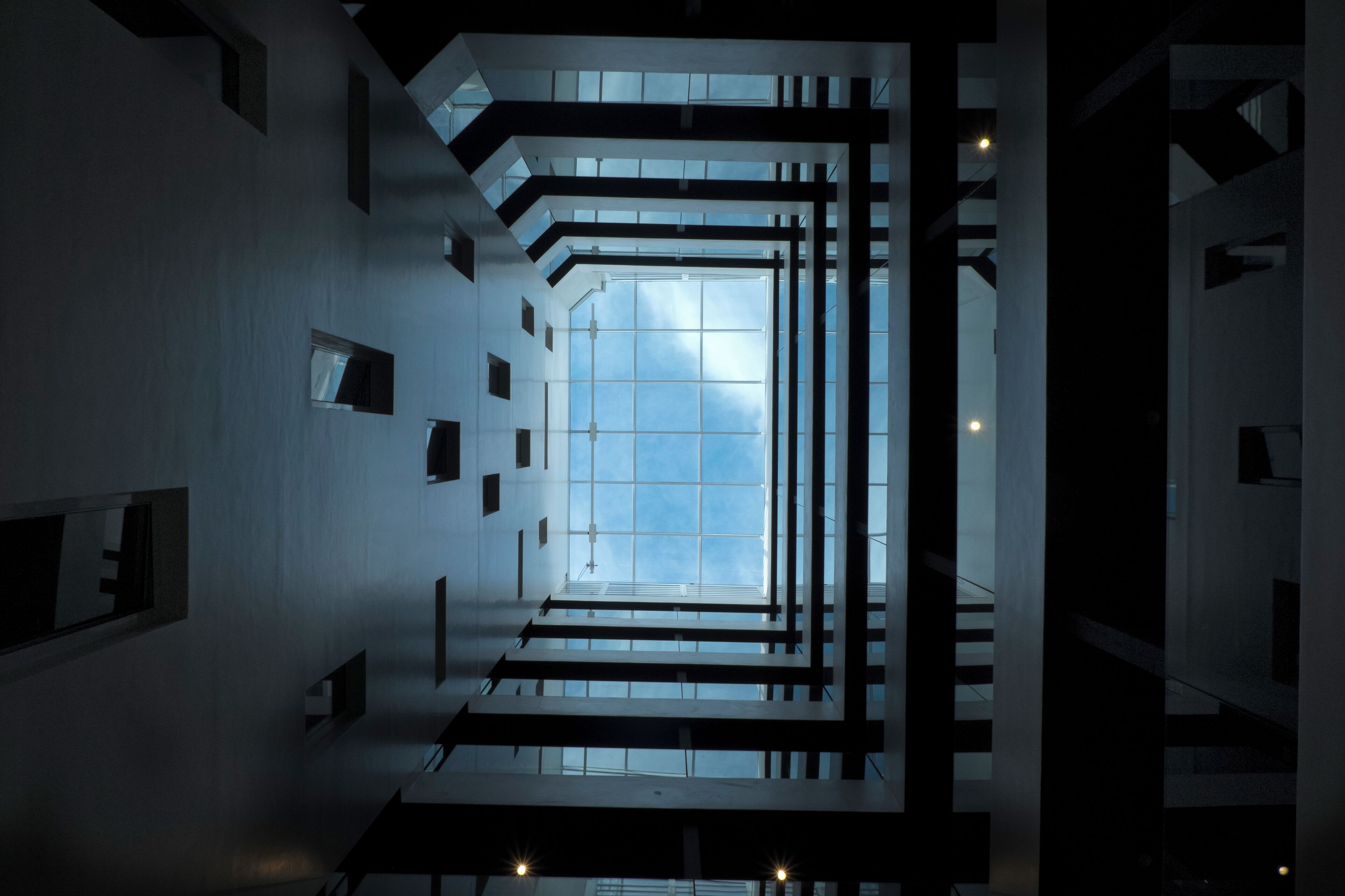 Corrimãos nos corredores